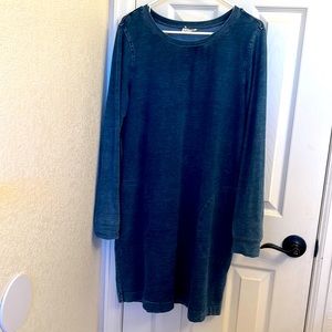 Jane and Delancey long sweatshirt top or short casual dress.